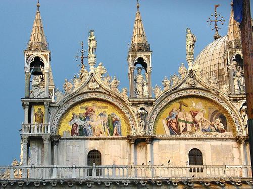 La fachada de laCatedral de San Marcos en Venecia
